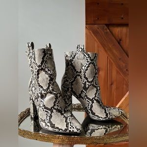 Snakeskin Boots Size 6